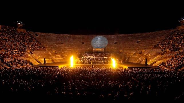 Carmina Burana all’Arena di Verona, 2014 ©Foto Ennevi/Fondazione Arena di Verona